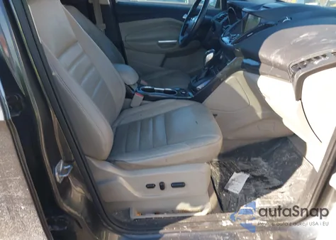 2016 Ford Escape Titanium z USA, uszkodzony, nr VIN 1FMCU9J97GUB85018